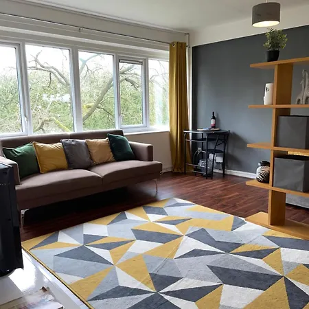 1 Bedroom Cosy In Center *